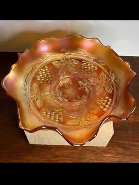 ✨ Vintage Fenton Marigold Carnival Glass Bowl – Grape & Cable Ruffled ✨